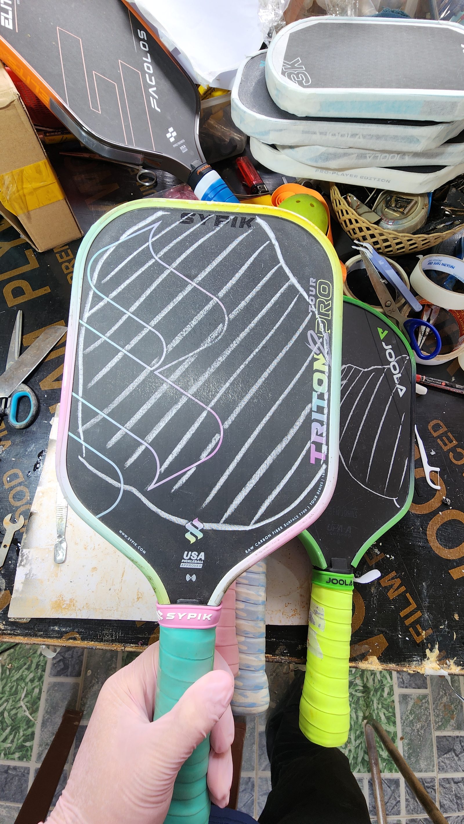 Vợt Pickleball chờ xử lý